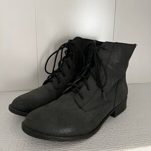 Crown Vintage Black/Charcoal Combat Boot